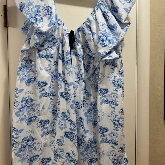 Women’s Dress - Picture 3 of 5